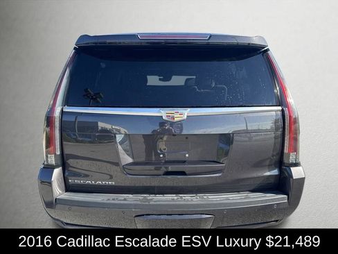 Used 2016 Cadillac Escalade ESV Luxury RWD image 4