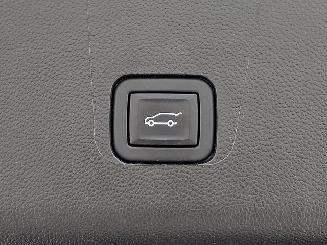 Used 2023 Chevrolet Traverse LT AWD/4WD image 32