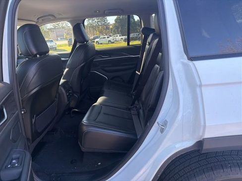 Used 2022 Jeep Grand Cherokee Limited image 17