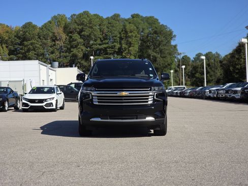 Used 2024 Chevrolet Suburban High Country w/ Advanced Technology Package image 2