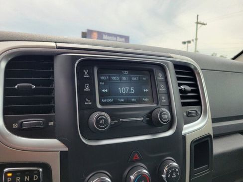 Used 2019 RAM 1500 Classic SLT image 18