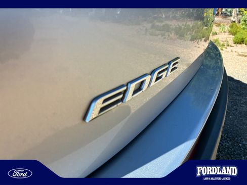 Used 2017 Ford Edge Titanium w/ Technology Package AWD/4WD image 23