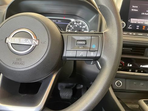 Certified 2023 Nissan Rogue SV FWD image 14