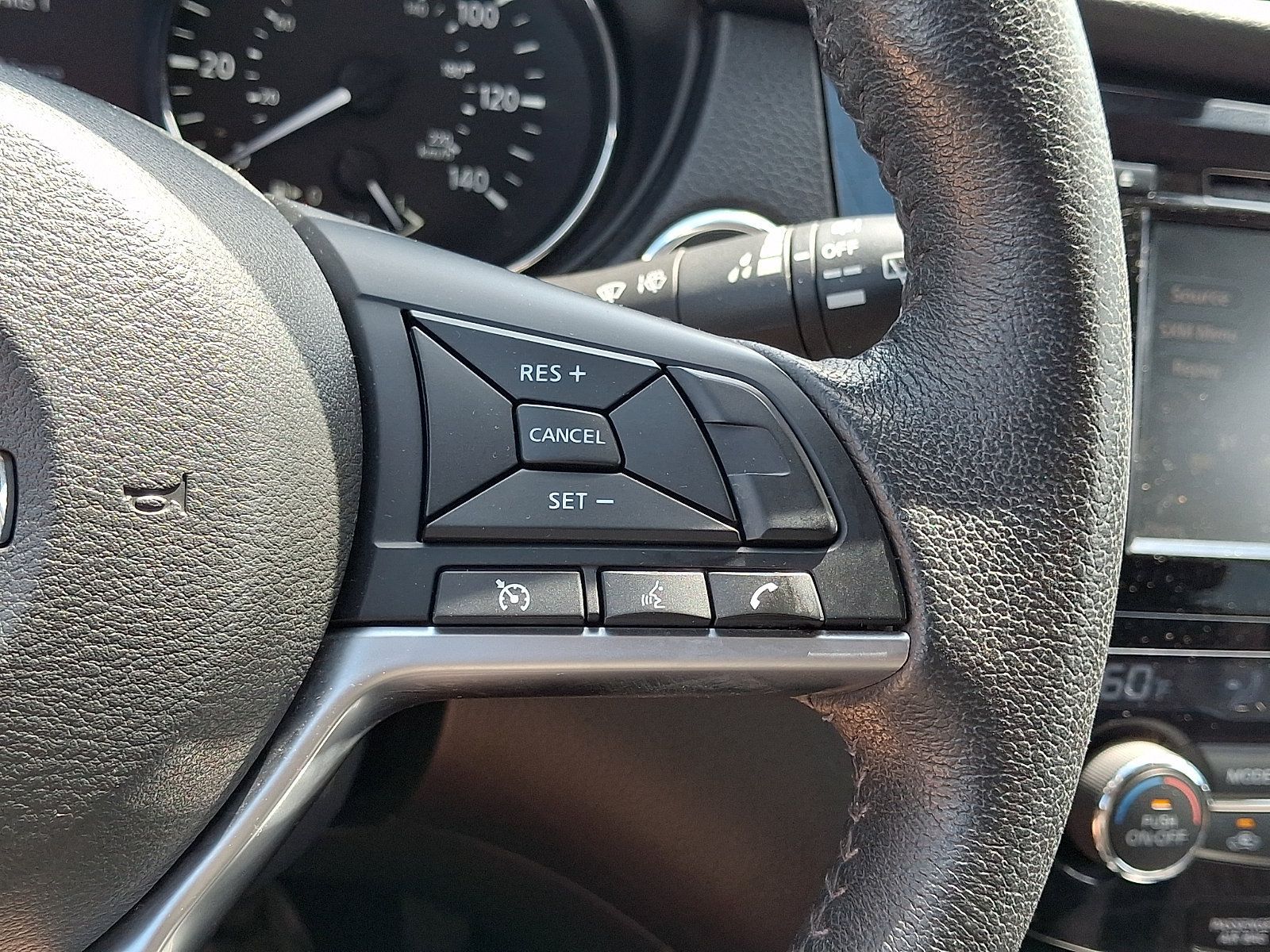Used 2019 Nissan Rogue SV AWD/4WD image 22