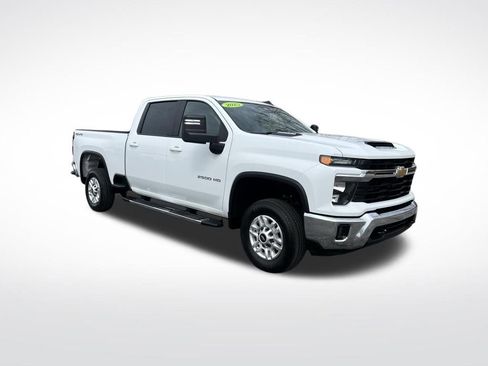 Used 2025 Chevrolet Silverado 2500 LT w/ Convenience Package AWD/4WD image 13