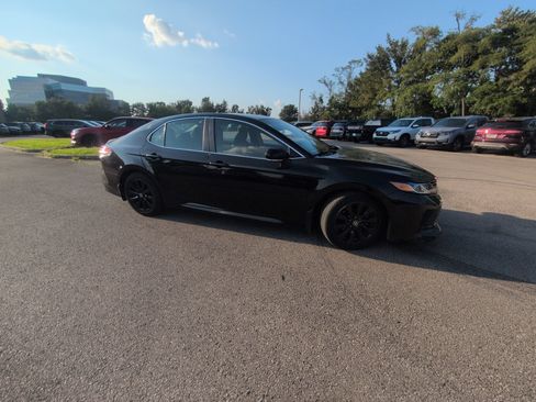Used 2020 Toyota Camry LE w/ Convenience Package FWD image 18