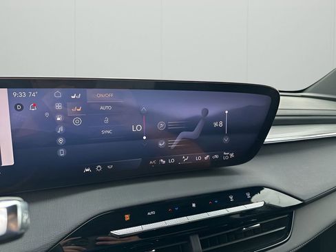 Used 2025 Buick Enclave Preferred image 35