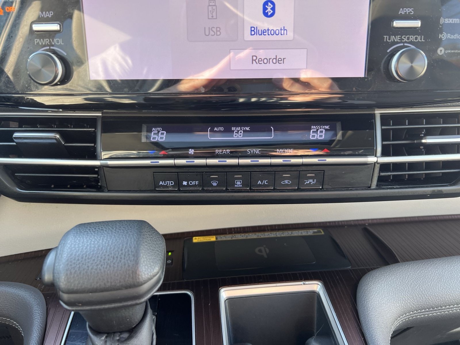 Used 2022 Toyota Sienna LE w/ LE Plus Package AWD/4WD image 20