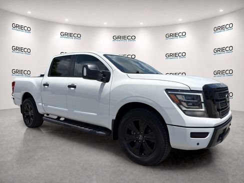 Used 2024 Nissan Titan 4x4 Crew Cab image 1