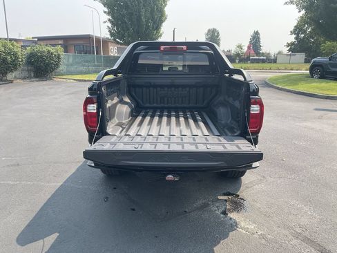 Certified 2025 GMC Canyon AT4 w/ Nightfall Edition AWD/4WD image 27