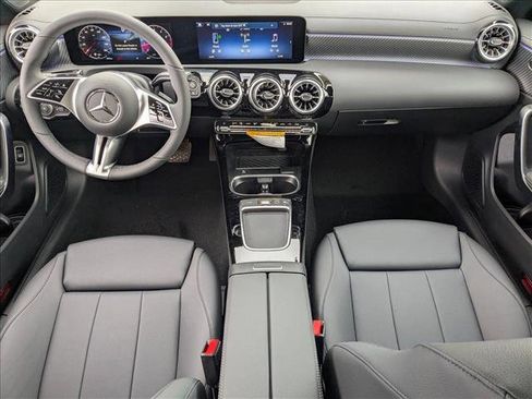 Used 2025 Mercedes-Benz CLA 250 image 13