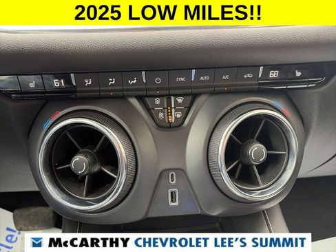 Used 2025 Chevrolet Blazer LT FWD image 8