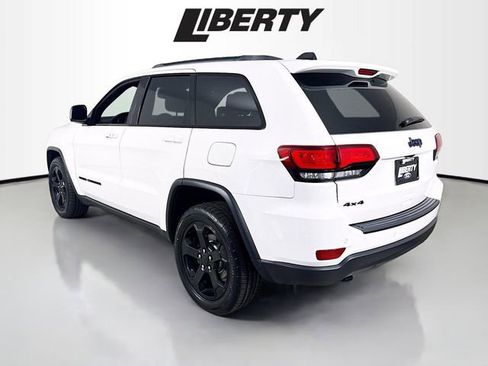 Used 2019 Jeep Grand Cherokee Laredo image 5