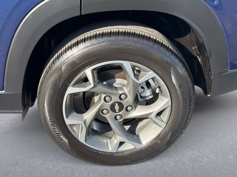 Used 2024 Chevrolet Trax LT w/ LT Convenience Package FWD image 10