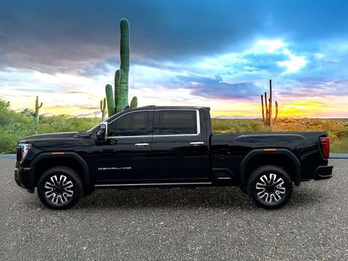 Used 2025 GMC Sierra 2500 Denali Ultimate w/ Max Trailering Package AWD/4WD image 3