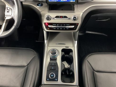 Used 2022 Ford Explorer XLT w/ Equipment Group 202A image 15