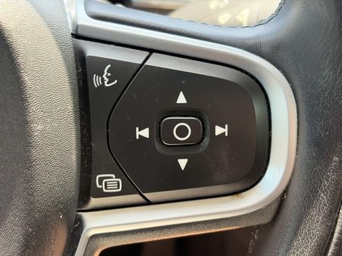 Used 2021 Volvo XC60 T5 Momentum w/ Premium Package FWD image 25