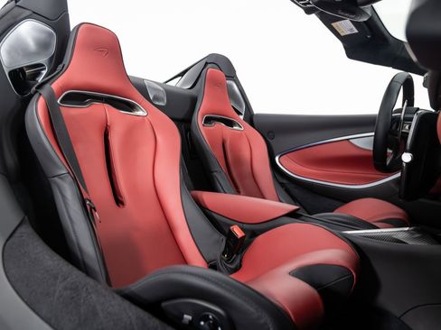 Used 2025 McLaren Artura Spider image 34