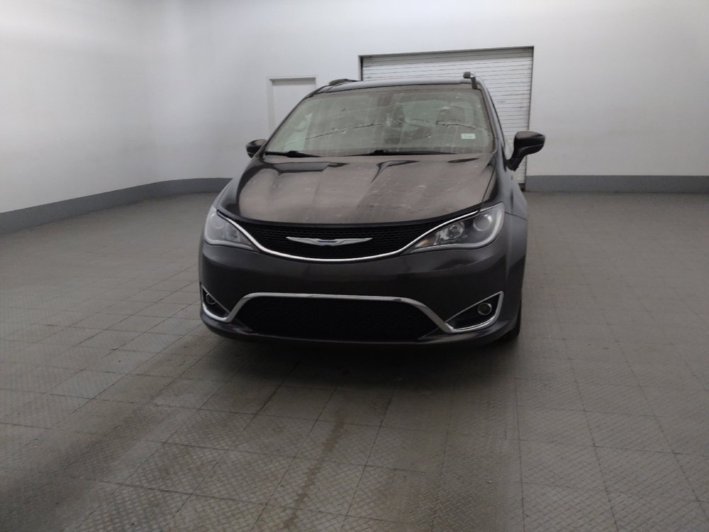 Used 2018 Chrysler Pacifica Touring-L FWD image 15