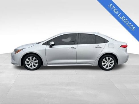Used 2020 Toyota Corolla LE image 4