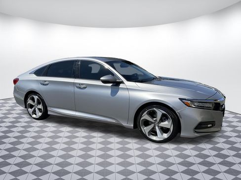 Used 2018 Honda Accord Touring image 1