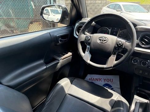 Used 2022 Toyota Tacoma Limited AWD/4WD image 34