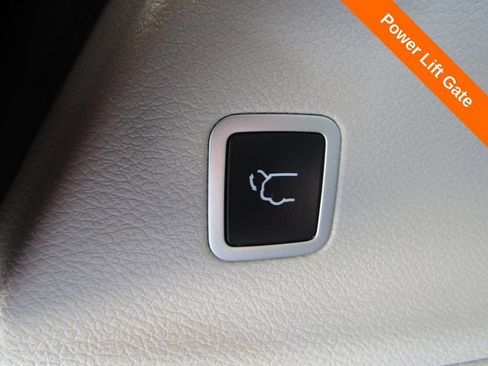 Used 2020 Chrysler Pacifica Touring-L FWD image 20