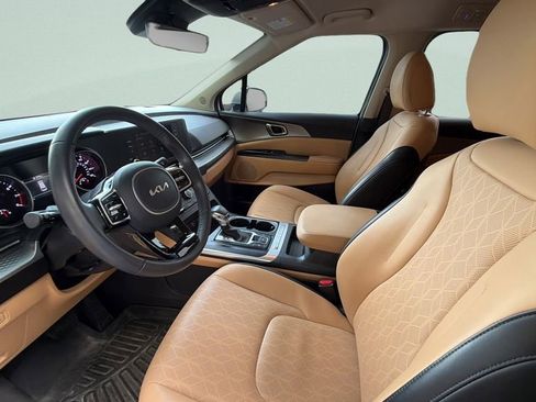 Used 2024 Kia Carnival LX FWD image 31