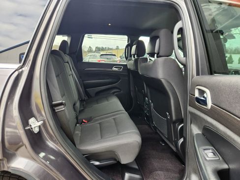 Used 2018 Jeep Grand Cherokee Laredo image 37