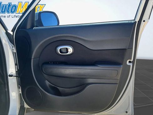Used 2016 Kia Soul FWD image 33
