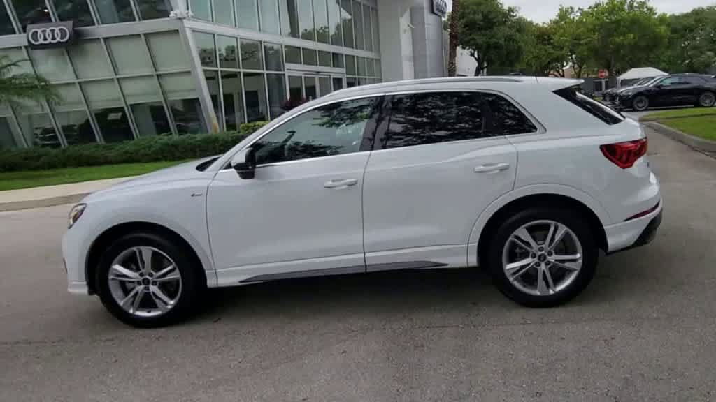 Certified 2024 Audi Q3 2.0T Premium w/ Convenience Package AWD/4WD image 5