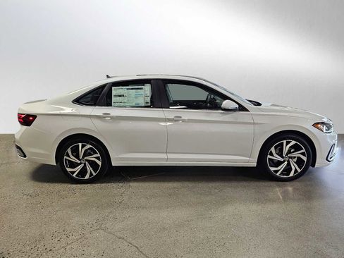 New 2025 Volkswagen Jetta SEL image 4