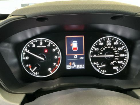 Used 2025 Subaru Crosstrek 2.0i Premium AWD/4WD image 10