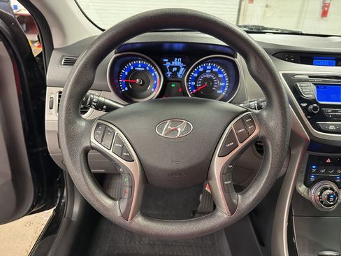 Used 2013 Hyundai Elantra FWD image 14