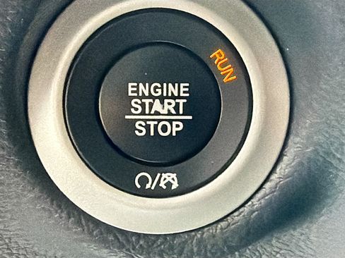 Used 2021 Chrysler Pacifica Touring-L w/ Uconnect Theater Family Group image 35