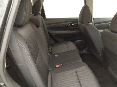 Used 2017 Nissan Rogue SV image 19