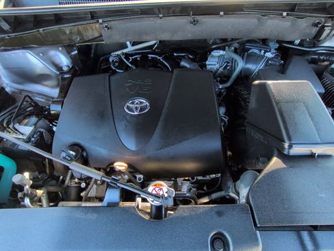 Used 2019 Toyota Highlander Limited image 35