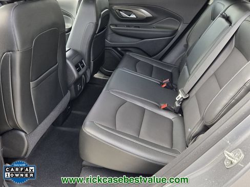 Used 2023 GMC Terrain SLT w/ Tech Package FWD image 11