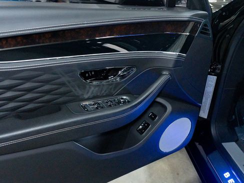 Used 2021 Bentley Flying Spur V8 image 20