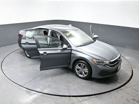 Used 2024 Volkswagen Jetta SE image 60