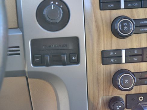 Used 2011 Ford F150 Lariat w/ Lariat Chrome Pkg image 19