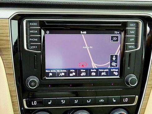 Used 2018 Volkswagen Passat 2.0T SE FWD image 19