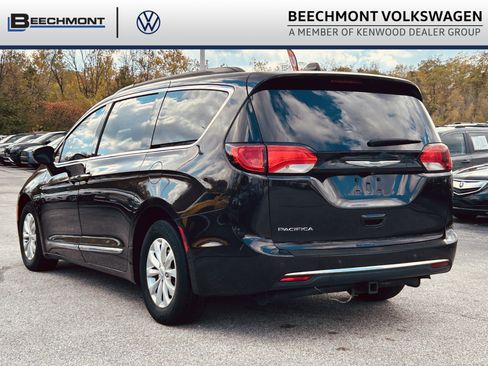Used 2017 Chrysler Pacifica Touring-L image 5