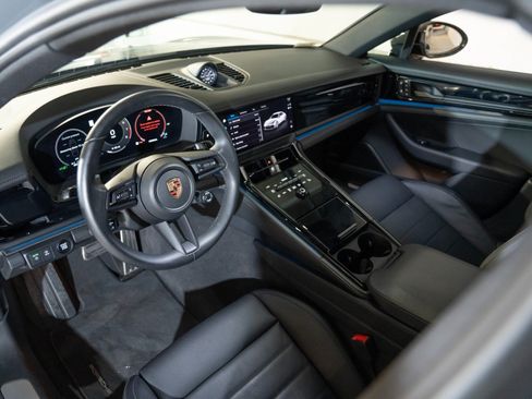 Certified 2025 Porsche Panamera image 4