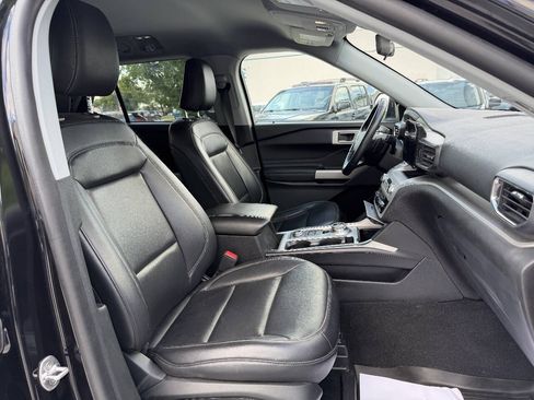 Used 2021 Ford Explorer XLT w/ Equipment Group 202A AWD/4WD image 12