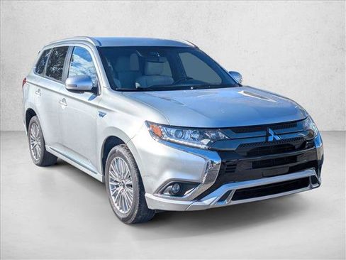 Used 2022 Mitsubishi Outlander SEL image 3