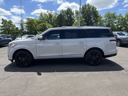 Certified 2023 Lincoln Navigator L Reserve AWD/4WD image 2