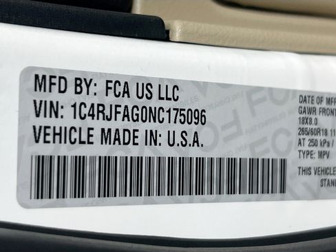 Used 2022 Jeep Grand Cherokee Laredo E image 30