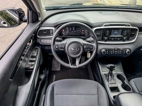 Used 2017 Kia Sorento LX image 29