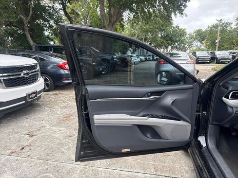 Used 2018 Toyota Camry SE w/ Moonroof Package image 22